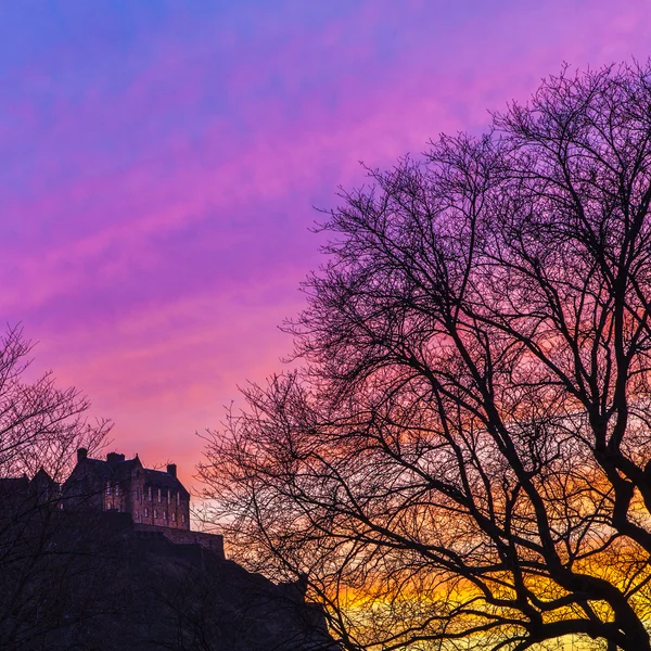 Edinburgh castle in der Abenddämmerung — Stockfoto