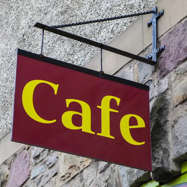 Café-Schild an einer Hochstraße — Stockfoto