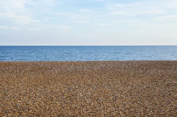 Spiaggia di ghiaia e mare a Hastings — Foto Stock