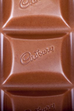 Cadbury çikolata parçaları