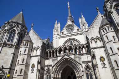 Adalet Londra'daki Kraliyet Mahkemeleri