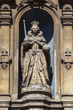 Kraliçe Elizabeth Ben Londra'nın heykeli