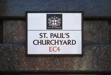 St. Pauls Churchyard sokak işareti