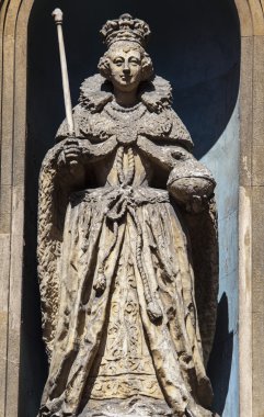 Kraliçe Elizabeth Ben Londra'nın heykeli