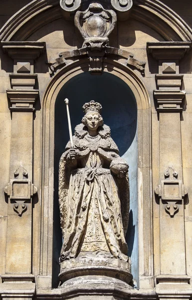 Kraliçe Elizabeth Ben Londra'nın heykeli