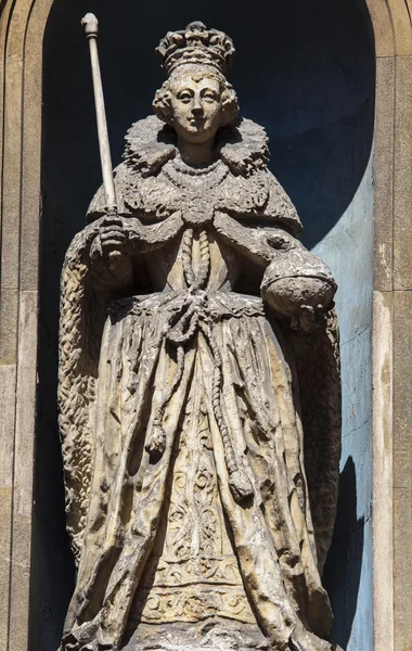 Статуя королевы Елизаветы I — стоковое фото