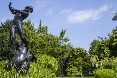 Hylas ve St Johns Lodge bahçelerde perisi heykeli