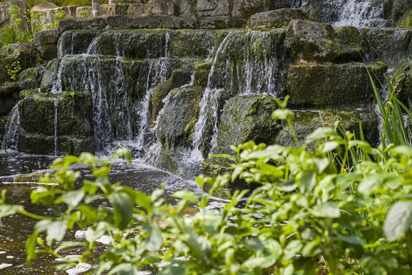 Waterfall in Regents Park — Stock Photo, Image