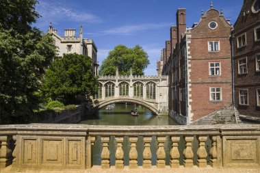 İç geçiriyor köprü Cambridge