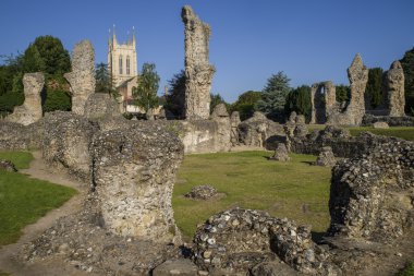 Bury St Edmunds Abbey kalır ve St Edmundsbury Katedrali