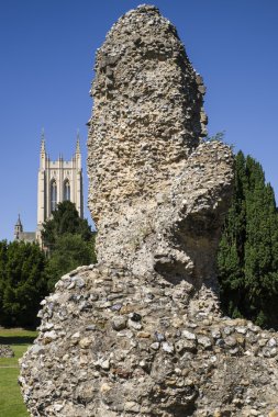 Bury St Edmunds Abbey kalır ve St Edmundsbury Katedrali