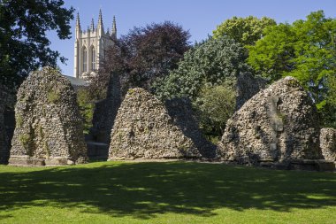 Bury St Edmunds Abbey kalır ve St Edmundsbury Katedrali