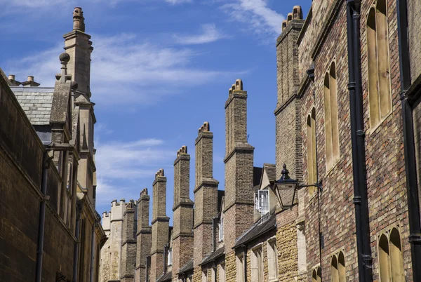 Alte Ziegelschornsteine in Cambridge — Stockfoto