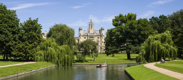 Veduta del St. John's College e del River Cam — Foto Stock