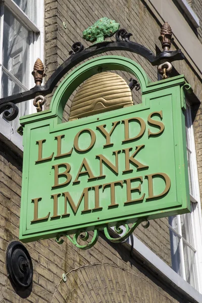 Lloyds Bank tecken i Bury St. Edmunds — Stockfoto