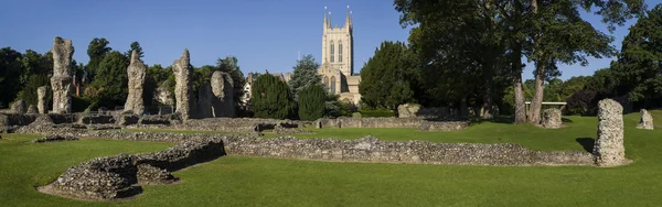 베리 세인트에 드 먼 즈 수도원 유적 및 St Edmundsbury 대성당 — 스톡 사진