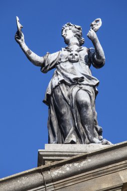 Oxford Clarendon binada heykele