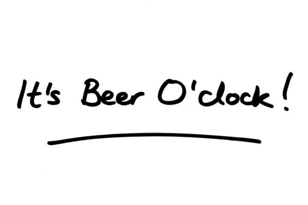 Jest Beer Oclock Odręcznie Napisane Białym Tle — Zdjęcie stockowe