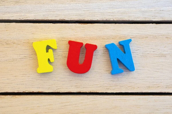 Λέξη Fun Spelt Πολύχρωμα Ξύλινα Γράμματα — Φωτογραφία Αρχείου