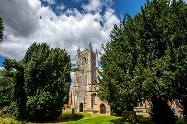 位于英国埃塞克斯德德罕美丽村庄的德德罕教区教堂 也被称为 圣玛丽教堂 — 图库照片