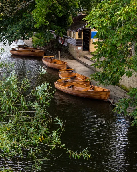 Essex Storbritannien Juli 2021 Båtar Vid Floden Stour Byn Dedham — Stockfoto