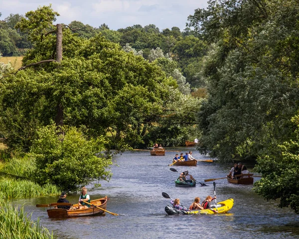 Essex Reino Unido Julio 2021 Barcos Río Stour Hermoso Pueblo — Foto de Stock