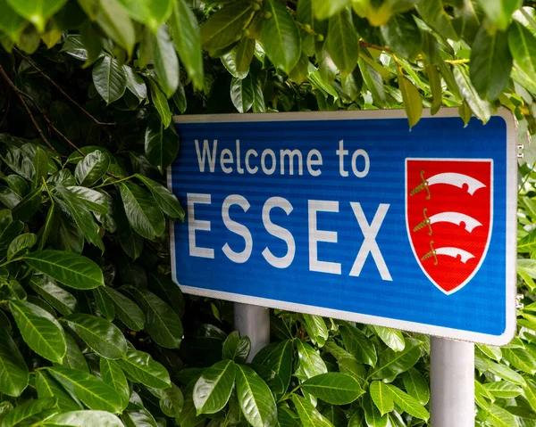 Ein Schild Das Die Menschen Der Grafschaft Essex Großbritannien Willkommen — Stockfoto