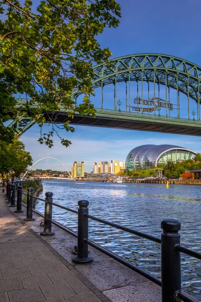 Newcastle Tyne Серпня 2021 Tyne Bridge Sage Gateshead Gateshead Millennium — стокове фото