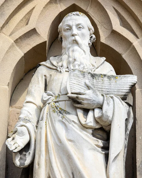 Primo Piano Della Statua San Nicola All Esterno Della Chiesa — Foto Stock