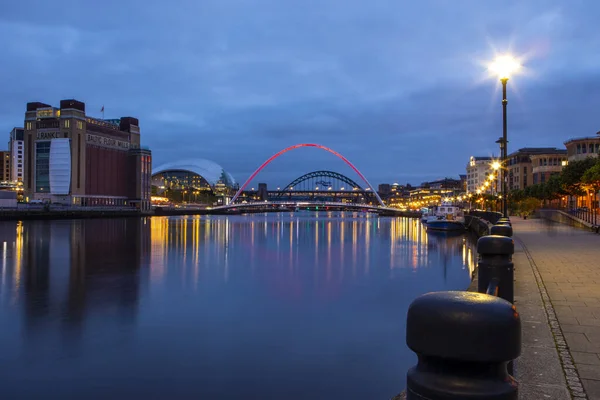 Gyönyörű Kilátás Nyílik Rakpart Newcastle Tyne Felé Gateshead Millennium Bridge — Stock Fotó
