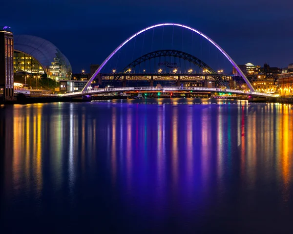 Över Floden Tyne Mot Gateshead Millennium Bridge Och Tyne Bridge — Stockfoto