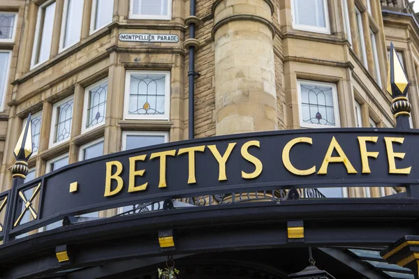 Harrogate Augustus 2021 Het Bord Boven Ingang Van Bettys Tea — Stockfoto