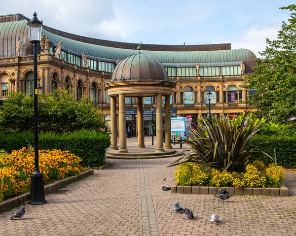 Harrogate Reino Unido Agosto 2021 Olhando Para Victoria Shopping Centre — Fotografia de Stock