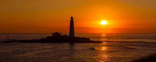 Een Panoramisch Uitzicht Prachtige Vuurtoren Marys Bij Zonsopgang Vlakbij Whitley — Stockfoto