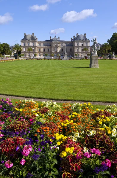 Palacio de Luxemburgo en Jardín du Luxembourg en París —  Fotos de Stock