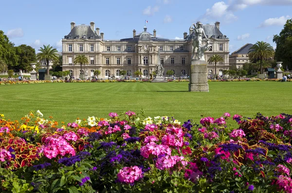 Luxemburgi palota, a jardin du luxembourg Párizs — Stock Fotó