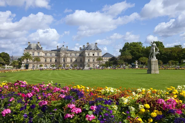 Pałac luksemburski w jardin du luxembourg w Paryż — Zdjęcie stockowe