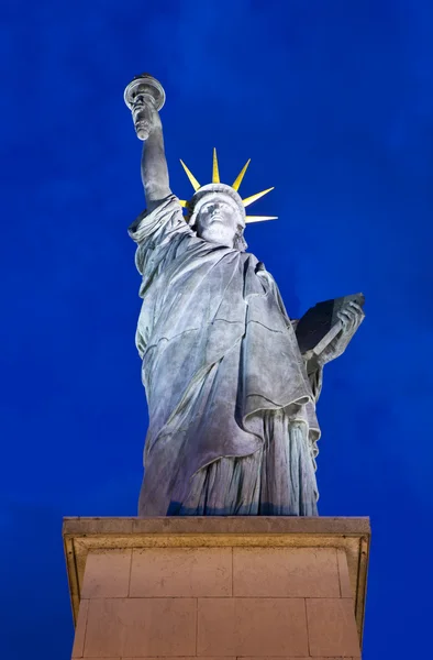 Replica della Statua della Libertà a Parigi — Foto Stock