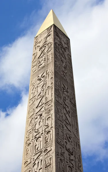 Obelisk na náměstí place de la concorde, Paříž — Stock fotografie