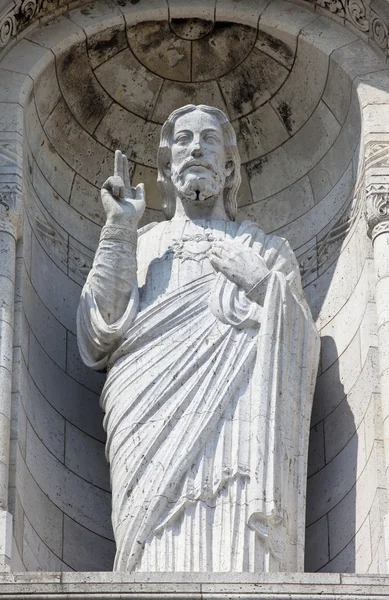 Jezus Christus beeldhouwkunst aan de basilique du sacre coeur in Parijs — Stockfoto