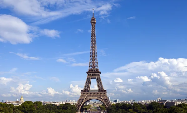 巴黎埃菲尔铁塔的景观 — 图库照片