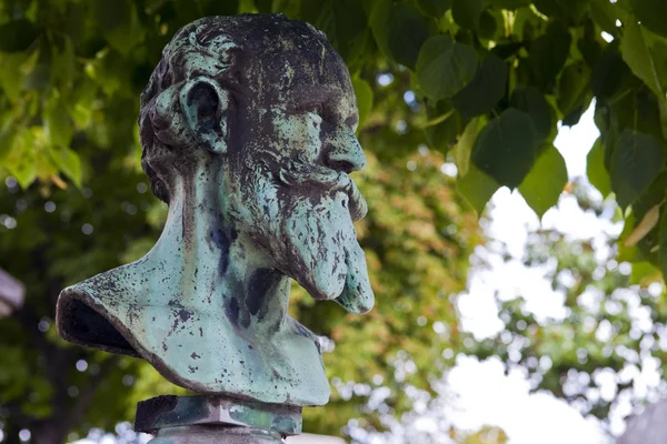 Bust of Edouard Manet on his Grave in Passy Cemetery — Stock Photo, Image