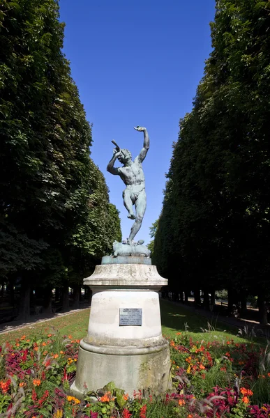 Faune dansant skulptur i Luxembourgträdgården — Stockfoto