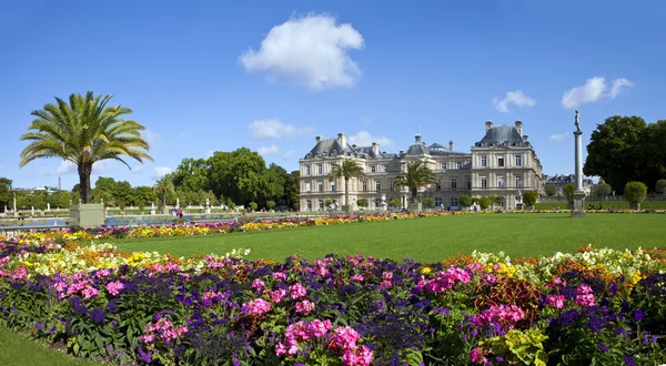Palacio de Luxemburgo en Jardín du Luxembourg en París —  Fotos de Stock