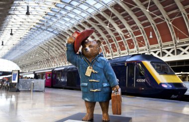 Paddington ayısı Londra'nın Paddington İstasyonu