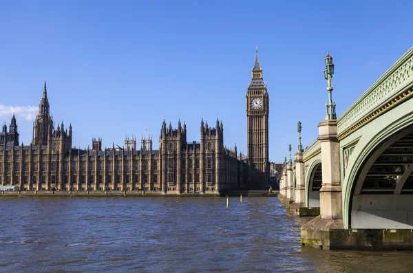 Domy parlamentu a westminster Bridge — Stock fotografie