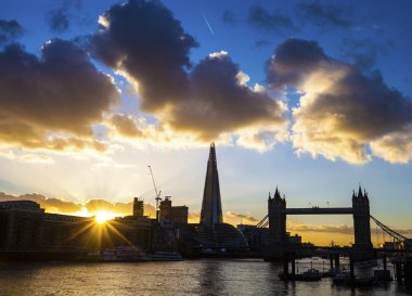 Londra alacakaranlıkta