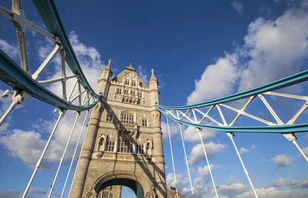 Londra 'daki kule köprüsü