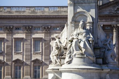 Victoria Anıtı ve Buckingham Sarayı Londra