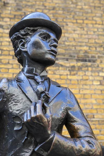 Charlie Chaplin Statue in London — Stock Photo, Image